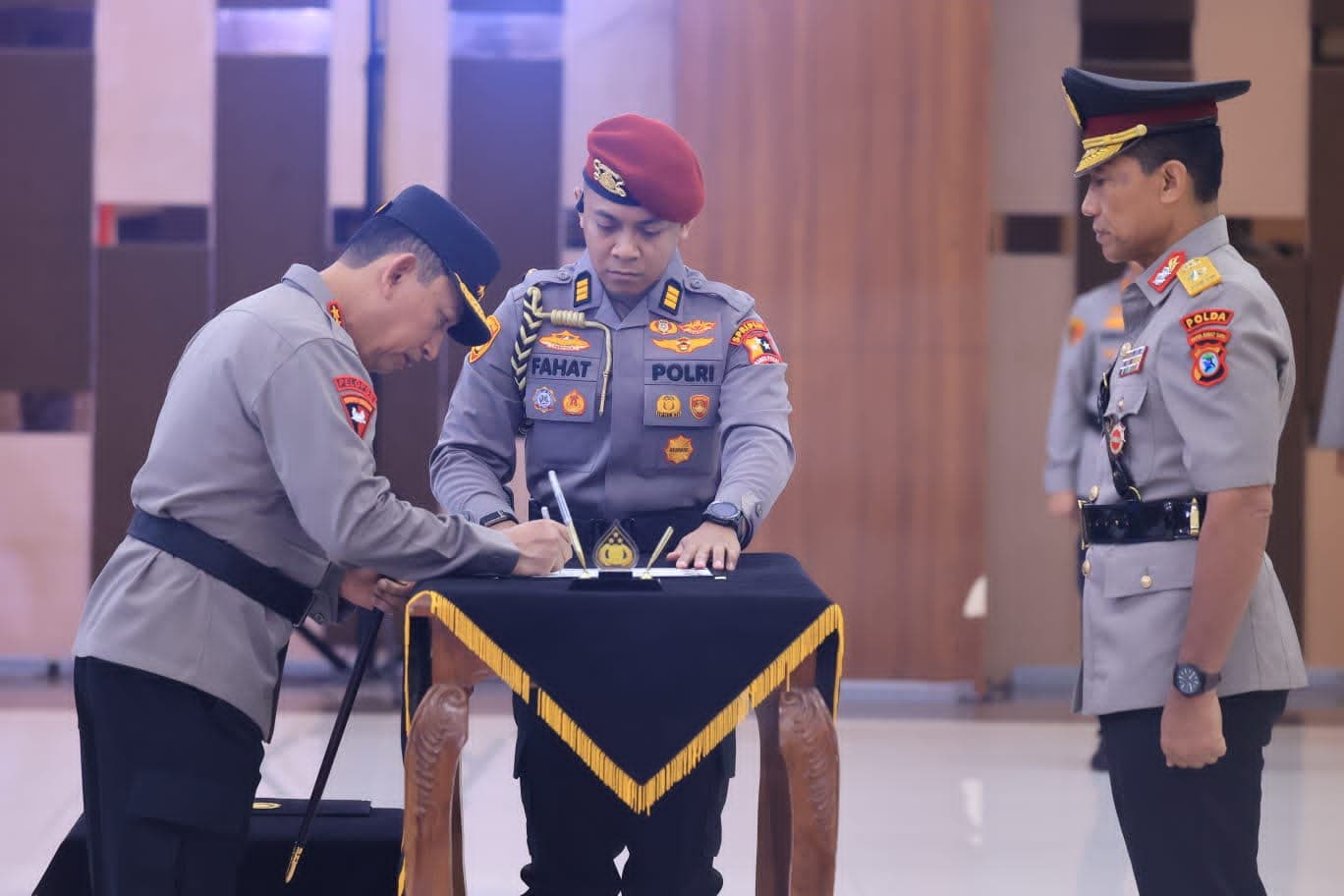 Kapolri Jenderal Listyo Sigit Prabowo memimpin upacara kenaikan pangkat 87 perwira tinggi Polri. (Foto: dok. Polri) Kapolri Jenderal Listyo Sigit Prabowo memimpin upacara kenaikan pangkat 87 perwira tinggi Polri. (Foto: dok. Polri)