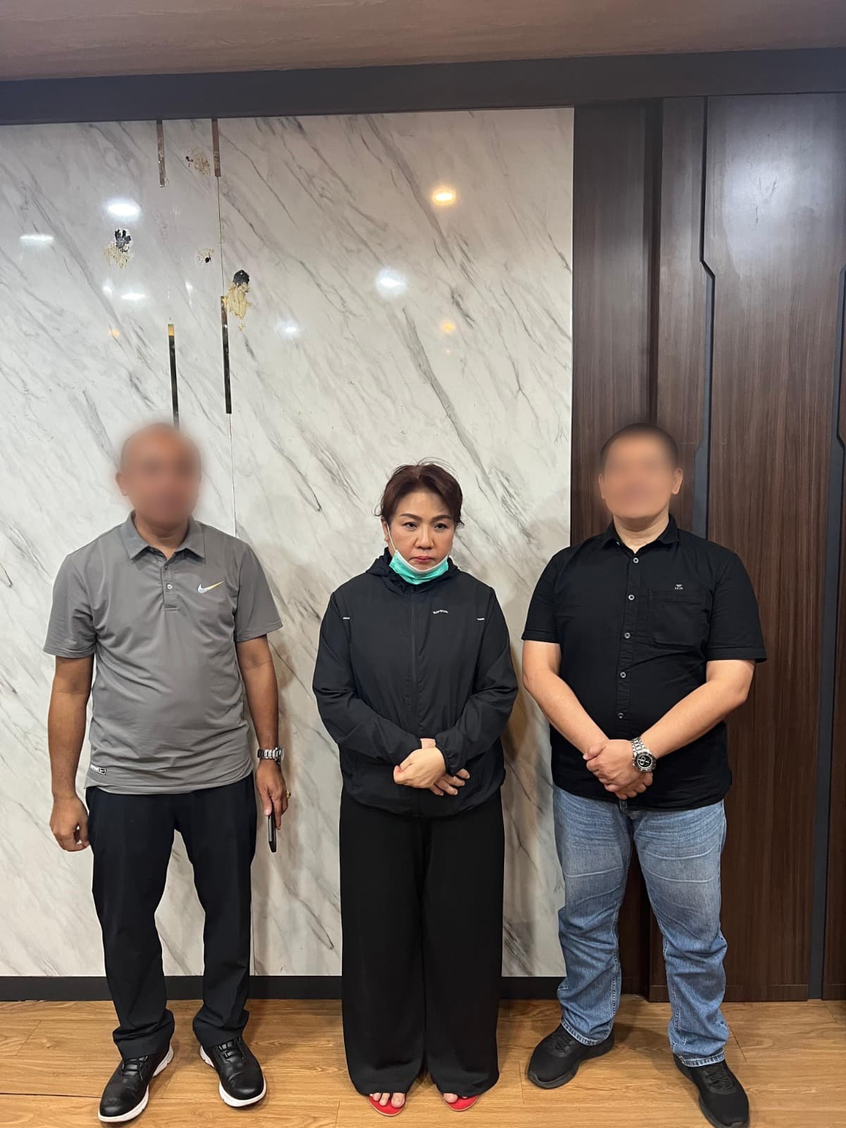 Penangkapan Bo Foeng Mei alias Henni Melany (65), buronan kasus penggelapan di Jawa Timur. (Foto: dok. Kejaksaan) Penangkapan Bo Foeng Mei alias Henni Melany (65), buronan kasus penggelapan di Jawa Timur. (Foto: dok. Kejaksaan)