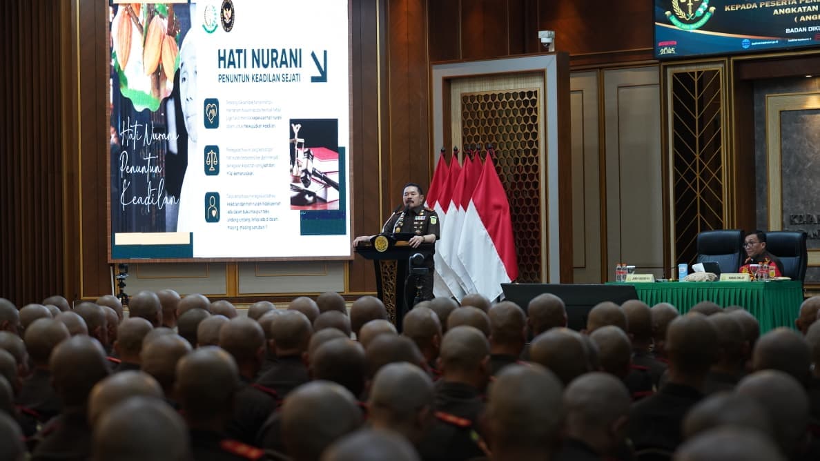 Jaksa Agung ST Burhanuddin memberikan pembekalan kepada calon jaksa (Cajak) angkatan 83. (Foto: dok. Kejaksaan) Jaksa Agung ST Burhanuddin memberikan pembekalan kepada calon jaksa (Cajak) angkatan 83. (Foto: dok. Kejaksaan)