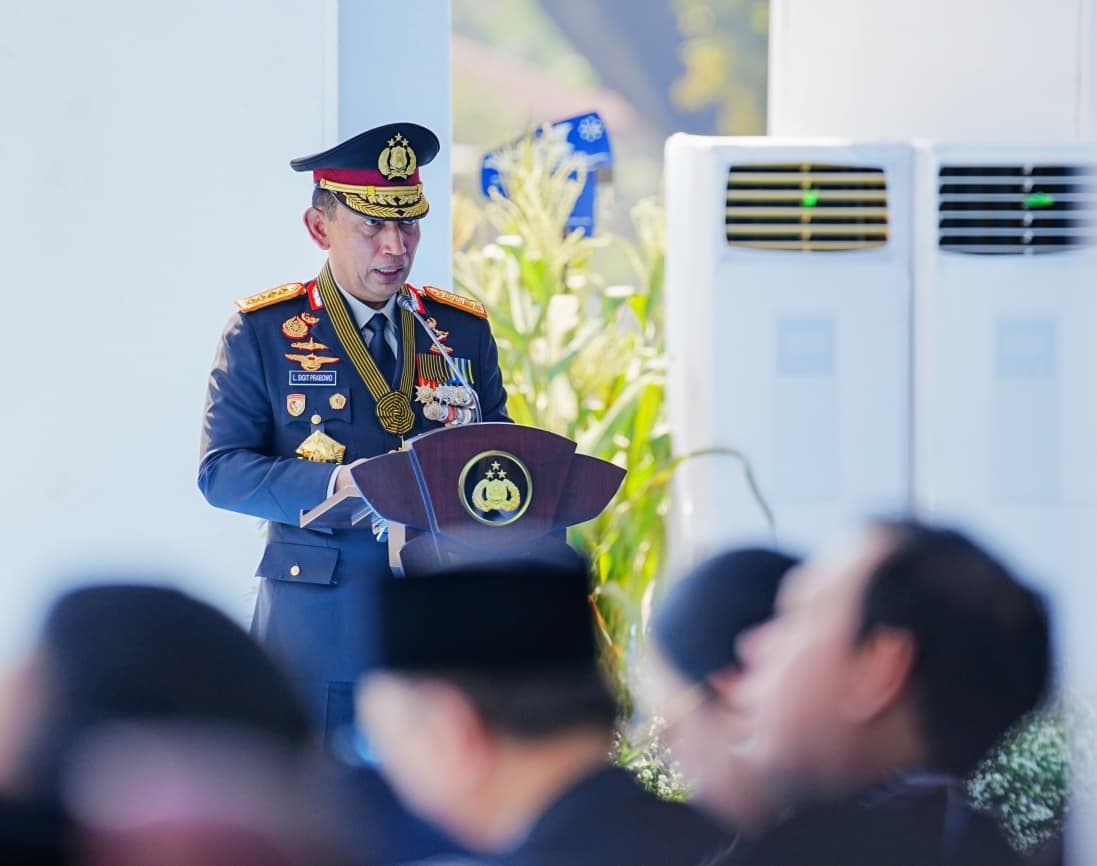 Kapolri Jenderal Listyo Sigit Prabowo di Upacara Hari Bhayangkara ke-80 di Satlat Brimob Cikeas, Bogor, Jawa Barat. (Foto: dok. Polri) Kapolri Jenderal Listyo Sigit Prabowo di Upacara Hari Bhayangkara ke-80 di Satlat Brimob Cikeas, Bogor, Jawa Barat. (Foto: dok. Polri)