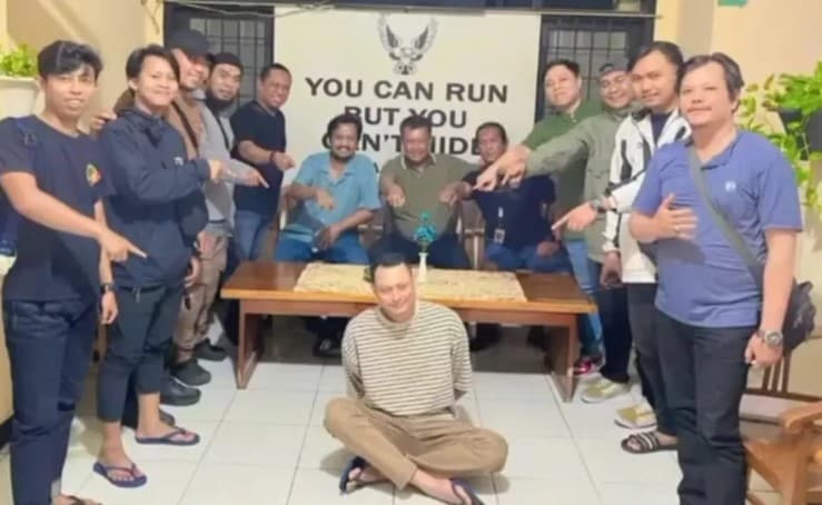 Sosok "Bang Jago" yang Viral Pukul Pemotor di Jagakarsa Akhirnya Dibekuk Polisi. (Foto: Thread @hantukecil_official) Sosok "Bang Jago" yang Viral Pukul Pemotor di Jagakarsa Akhirnya Dibekuk Polisi. (Foto: Thread @hantukecil_official)